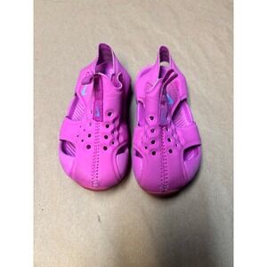 Nike Toddler Sunray Protect 2 Water Sandals.  Size 5.5